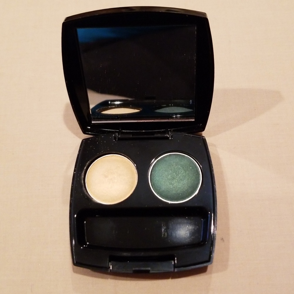 Eyeshadow duo